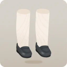 グレーのつやつやローファー